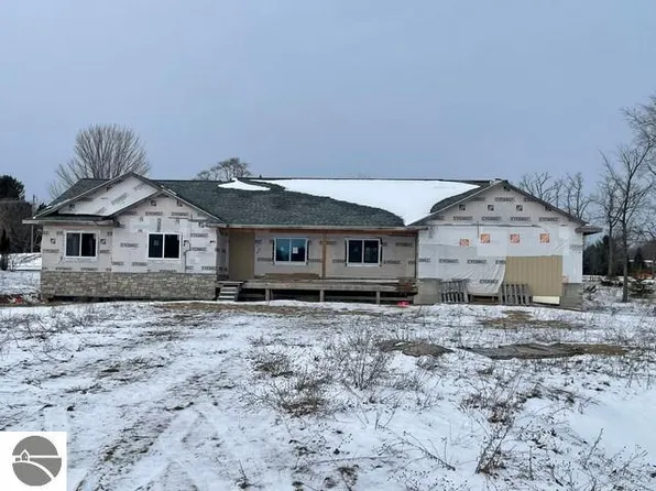 4925 Arbor Grove Dr, Traverse City, MI 49685