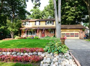 8056 Amelia Dr, Jenison, MI 49428