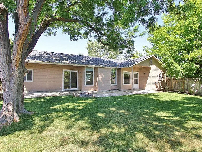 1334 N Gawaine Pl — Photo 26