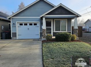 244 N 2nd St, Central Point, OR 97502