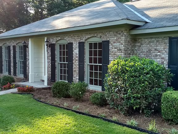 3rd image of 255 Sullivan Cir