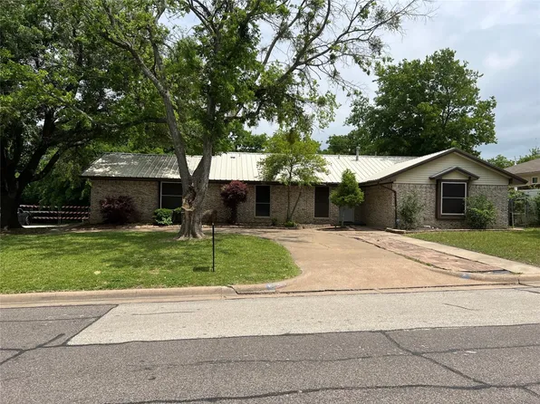 628 NW Douglas St, Burleson, TX 76028