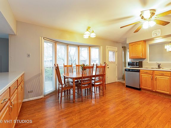 4th image of 912 N Fairway Ct