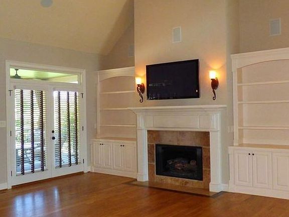 Family room W/gas fireplace