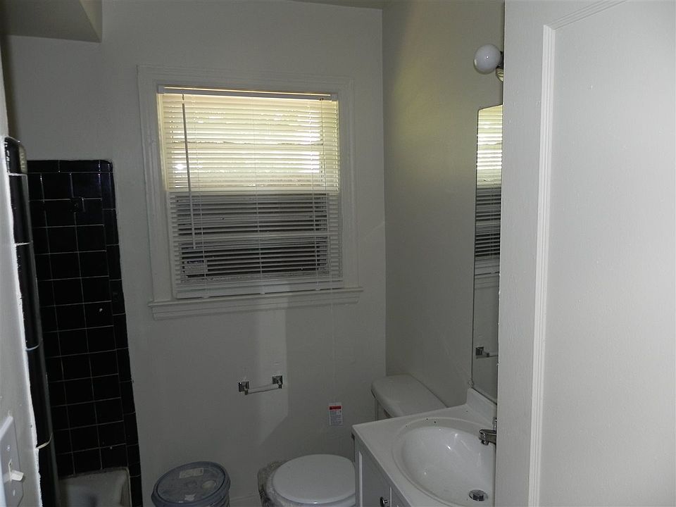 1st image of 400 Loraine Dr