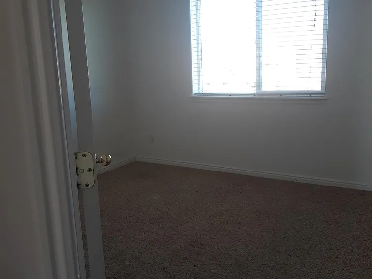 2619 Prospect Dr — Photo 2
