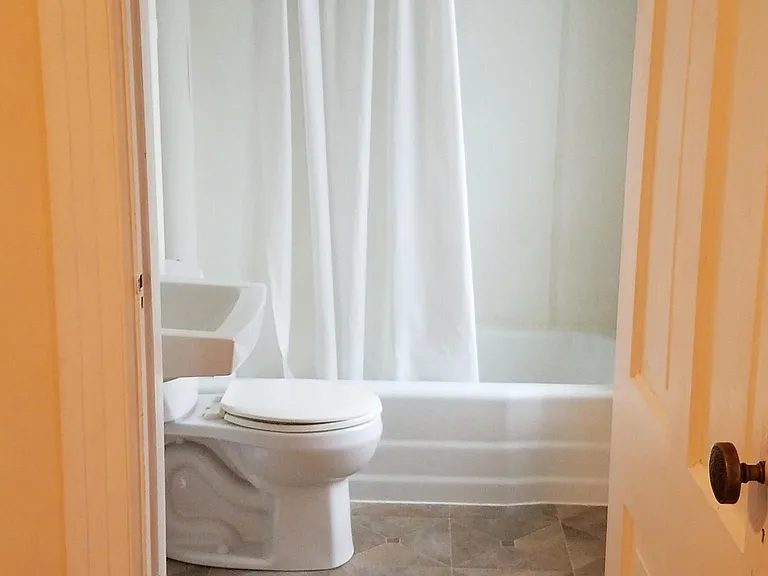1403 W 13th St #2 — Photo 6