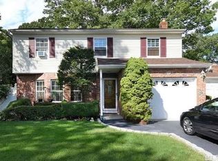 1310 Hiram Ave, Holbrook, NY 11741