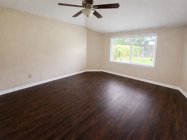 112 River Hills Dr — Photo 7