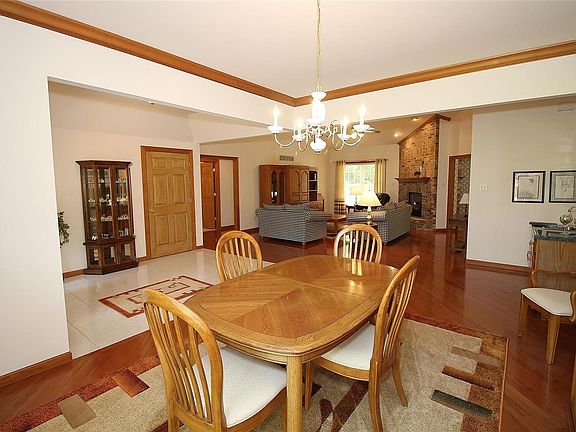 3rd image of 5500 Summerland Cir