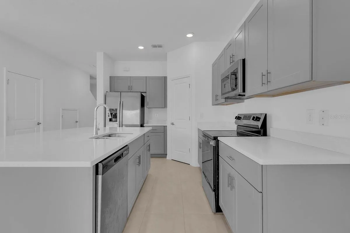 3 bed, 2.5 bath, 1574 sqft, $1,950 — Photo 3