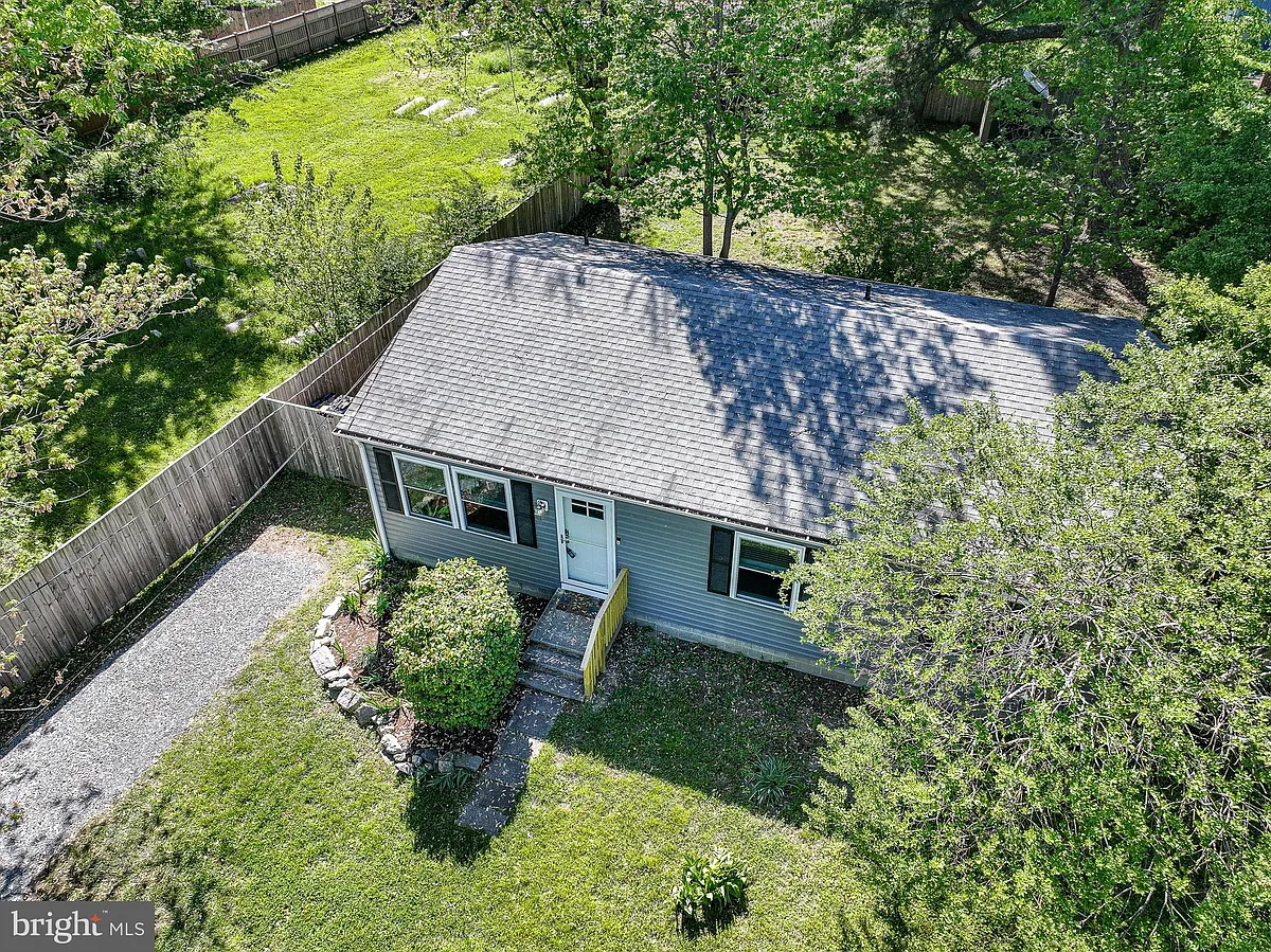 Building Photo - 101 Brooks Ln