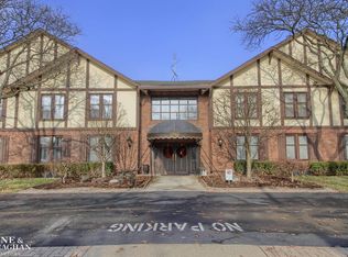 1750 Vernier Rd APT 22, Grosse Pointe Woods, MI 48236