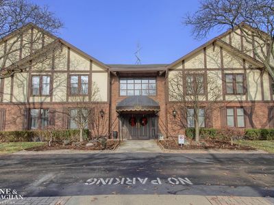 1750 Vernier Rd APT 22, Grosse Pointe Woods, MI, 48236