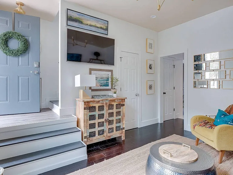 414 E Gaston St — Photo 13