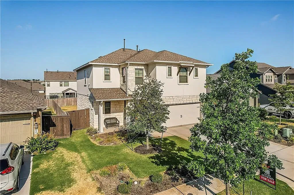 3 bed, 2.5 bath, 2078 sqft, $2,600 — Photo 2