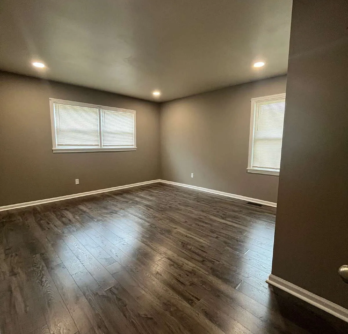4 bed, 2.0 bath, 2089 sqft, $1,999 — Photo 4