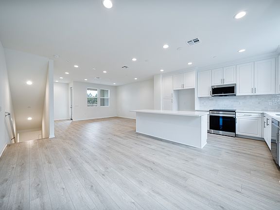 3rd image of 2440 E Lincoln Ave #3