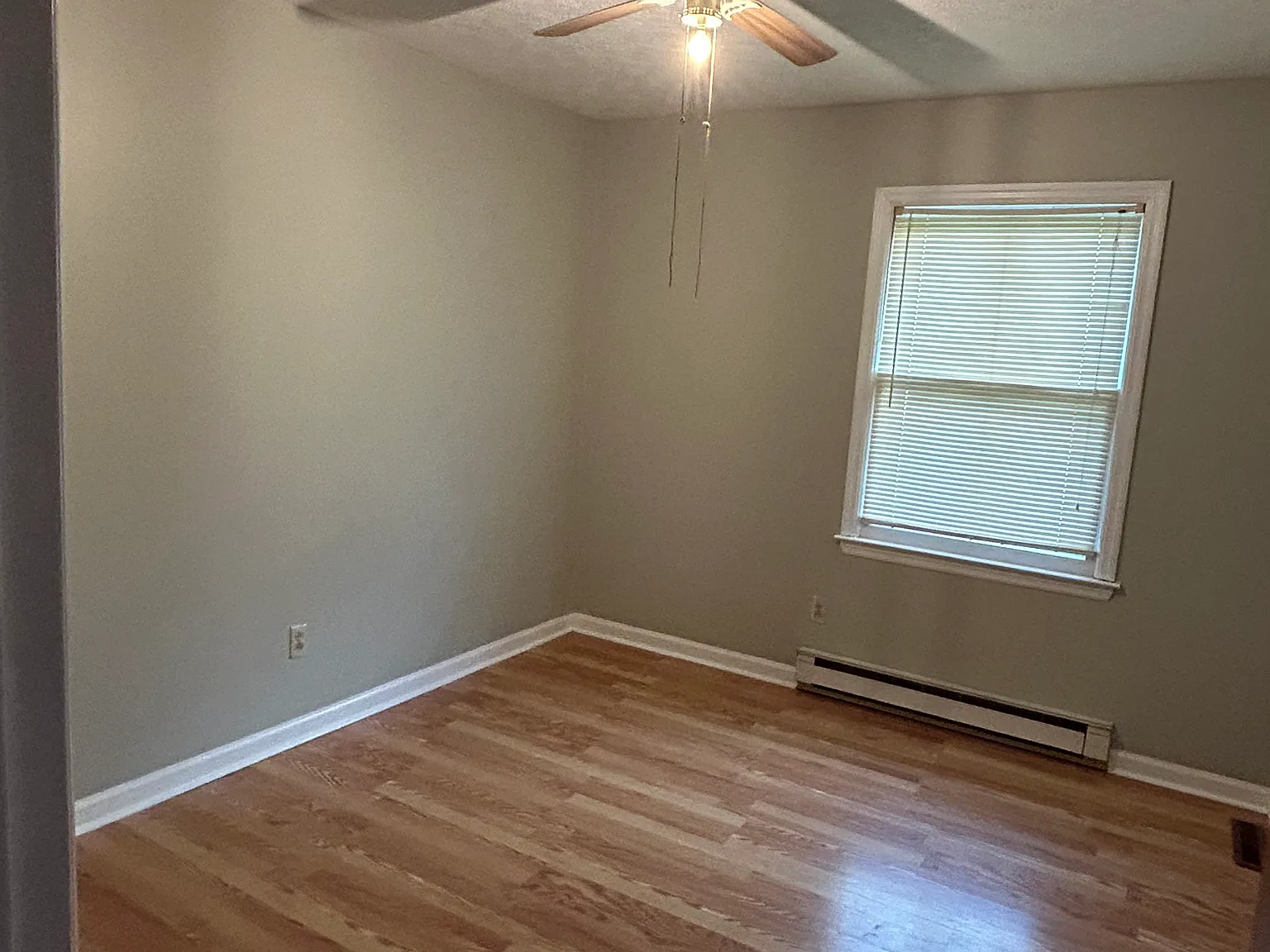 3 bed, 1200 sqft, $1,300 — Photo 3