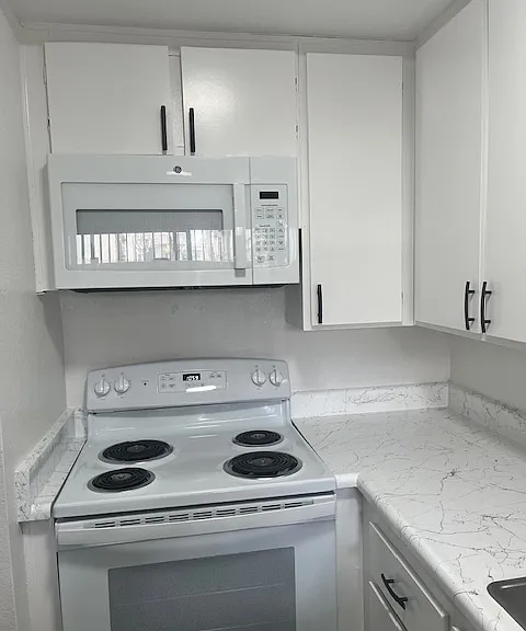 Stone Creek Apartments — Photo 17