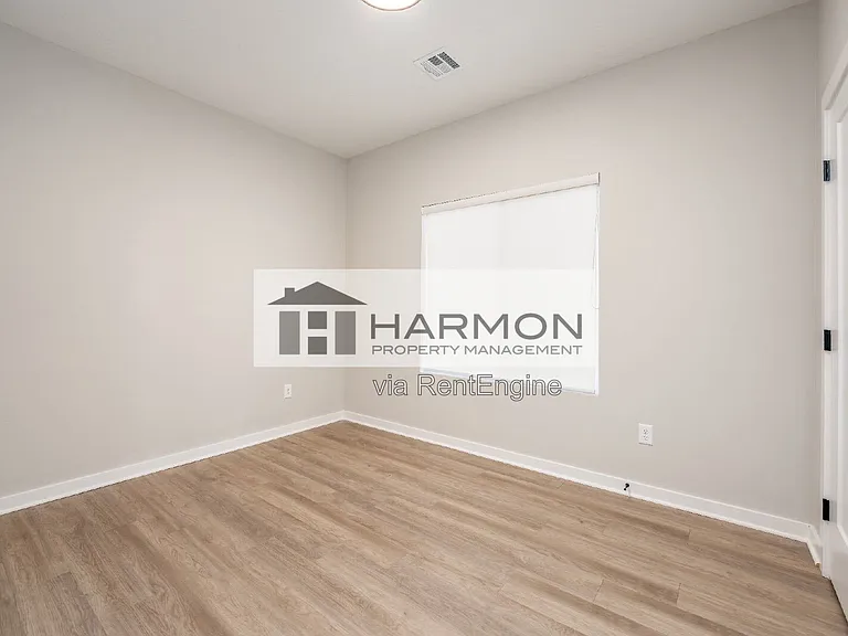 1902 N Cody Ln — Photo 5