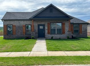 682 S Baggett St, Prairie Grove, AR 72753