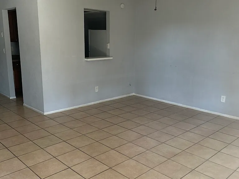 1132 Auburn St #201 — Photo 2