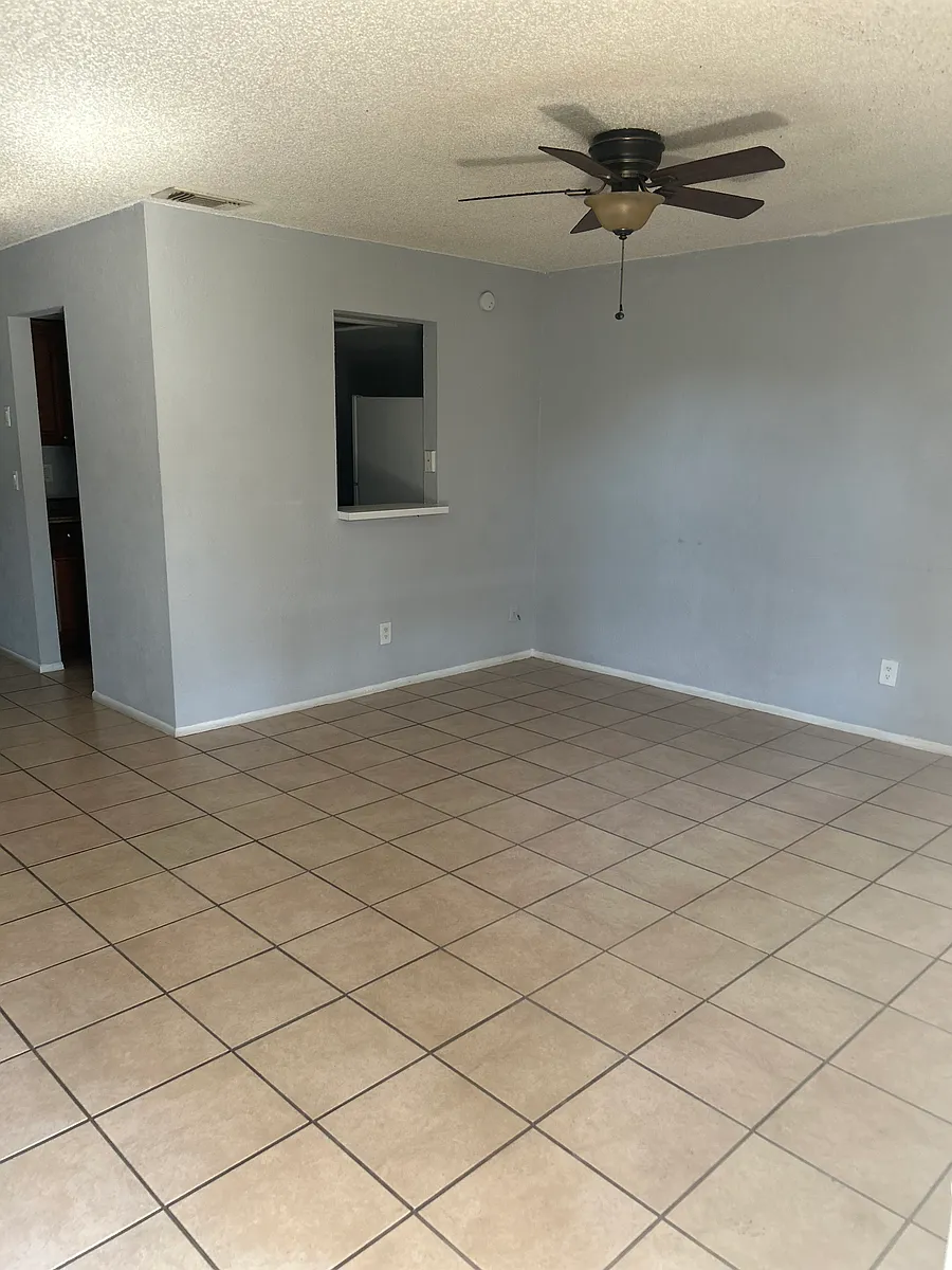 Building Photo - 1132 Auburn St #201