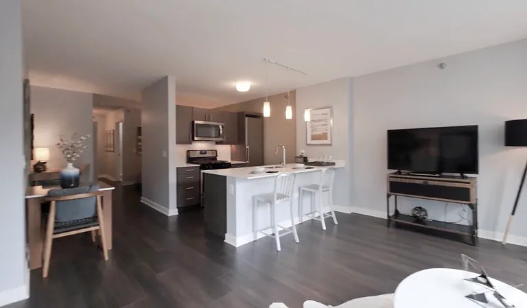 21 W Randolph Dr — Photo 1
