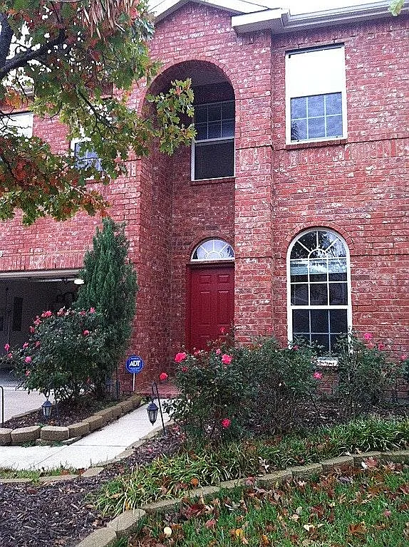 Front Entry and Flowbed - 6100 Moor Hen Dr