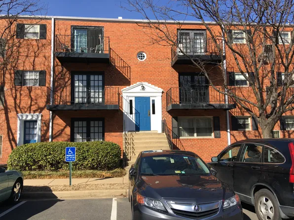 5929 Quantrell Ave APT 204, Alexandria, VA 22312