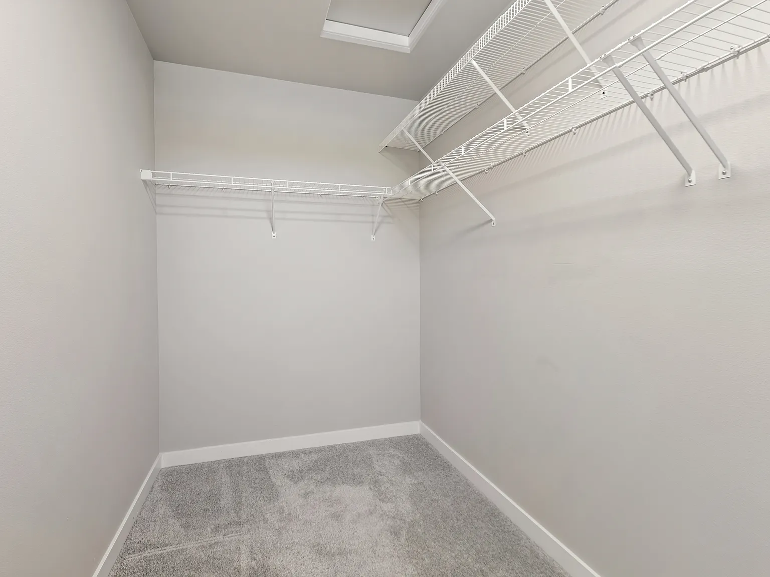 5 bed, 2724 sqft, $3,900 — Photo 3