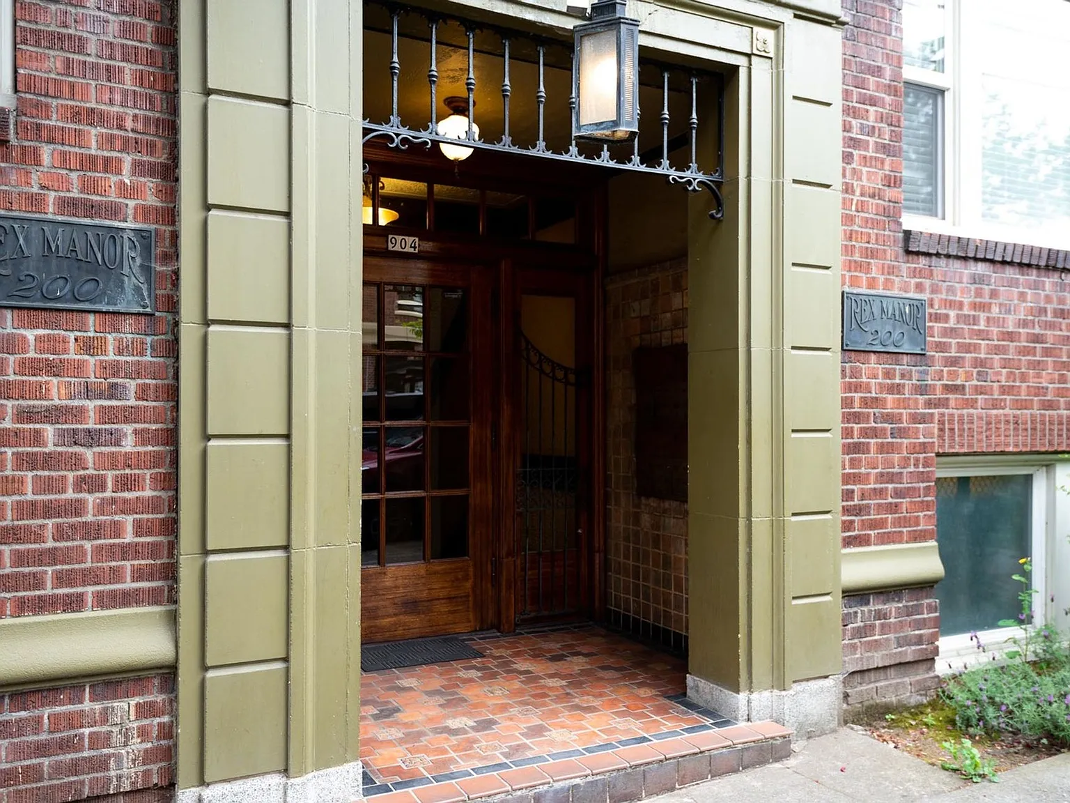 Vintage Property - NW Portland - Studios — Photo 3