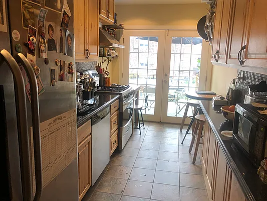 Rented by Metropolis International Realty Inc. | media 6