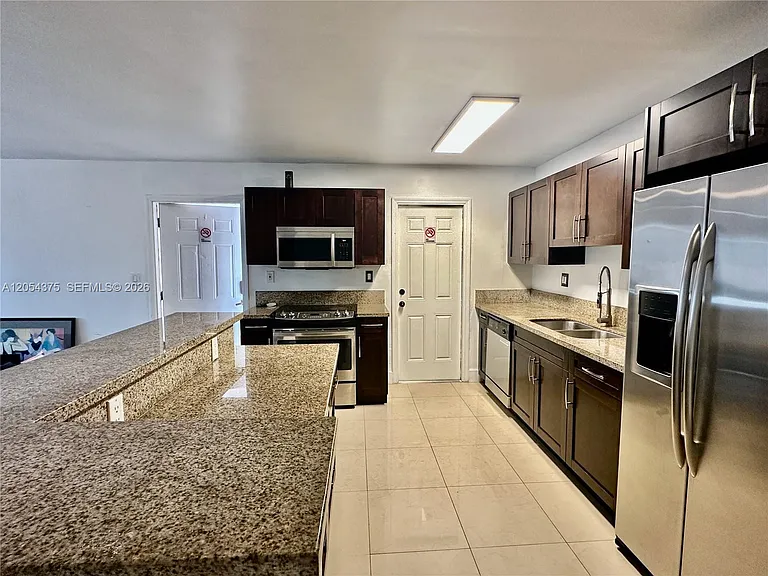 1548 SW 5th Pl #1 — Photo 7