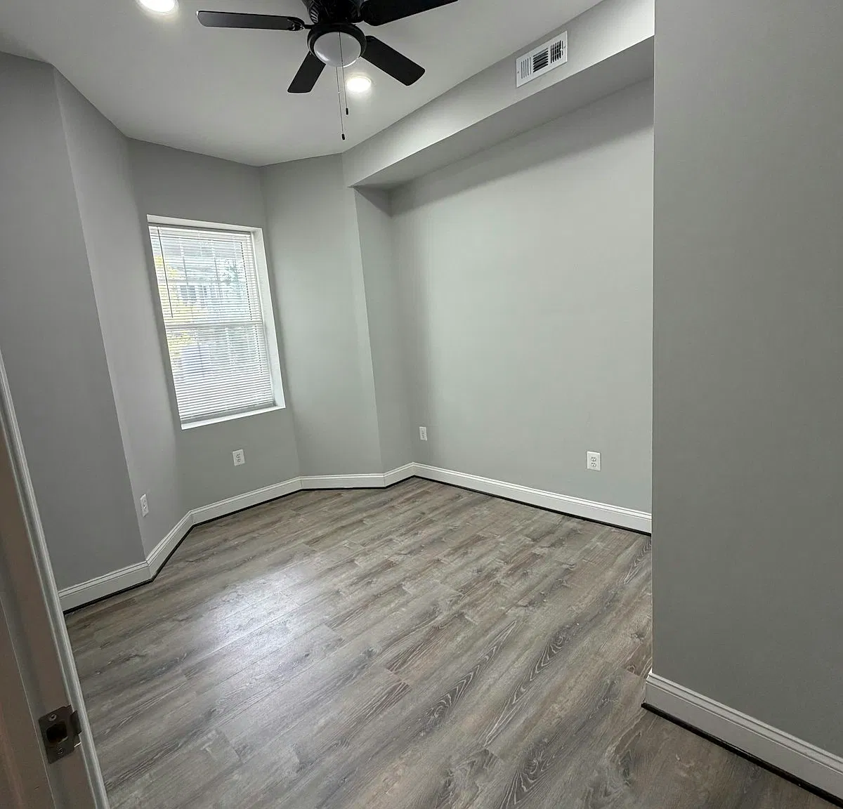 2936 W Mosher St — Photo 2