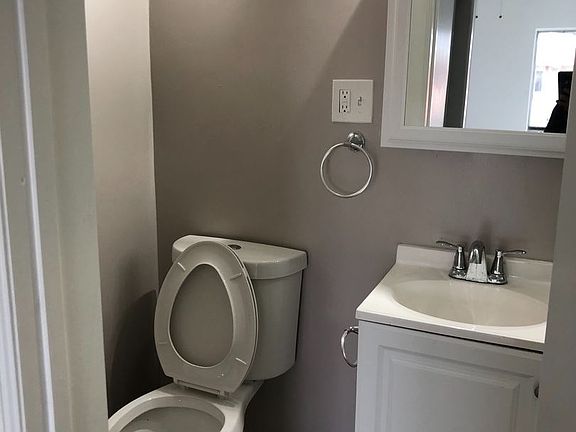 5th image of 14808 Blythe St APT 2