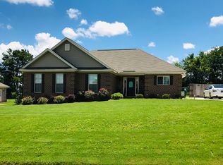 1709 Honeysuckle Ridge Dr, Deatsville, AL 36022