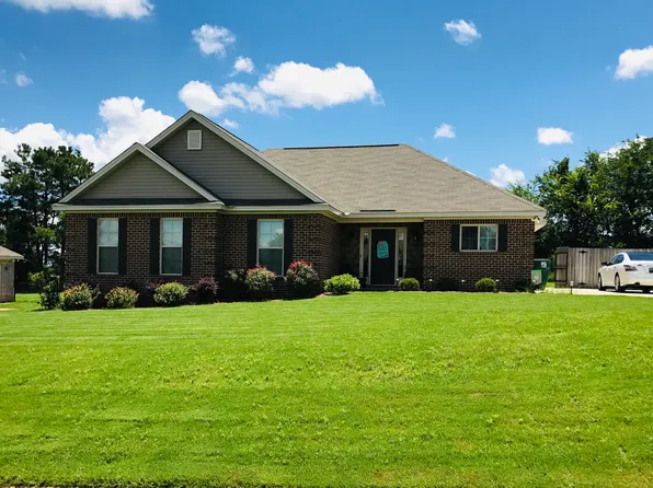 1709 Honeysuckle Ridge Dr, Deatsville, AL 36022