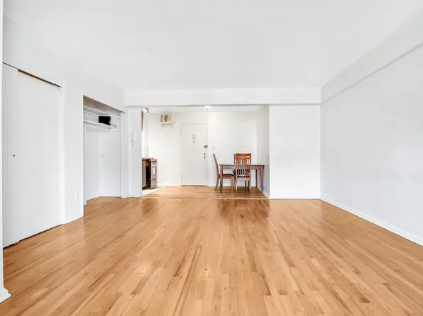 1420 York Avenue 5A image 6 of 6