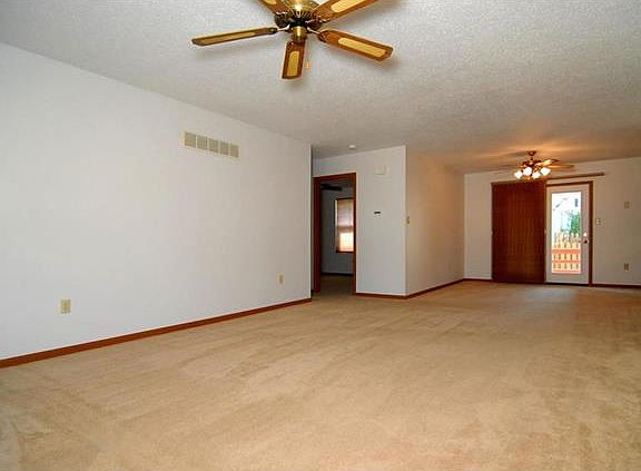 3rd image of 806 Delwood Ct
