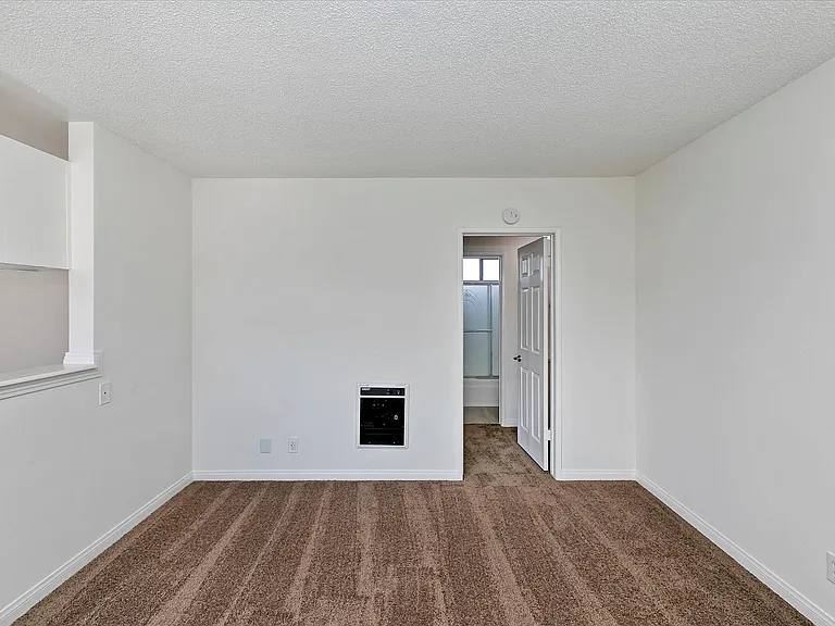 16229 Woodruff — Photo 10