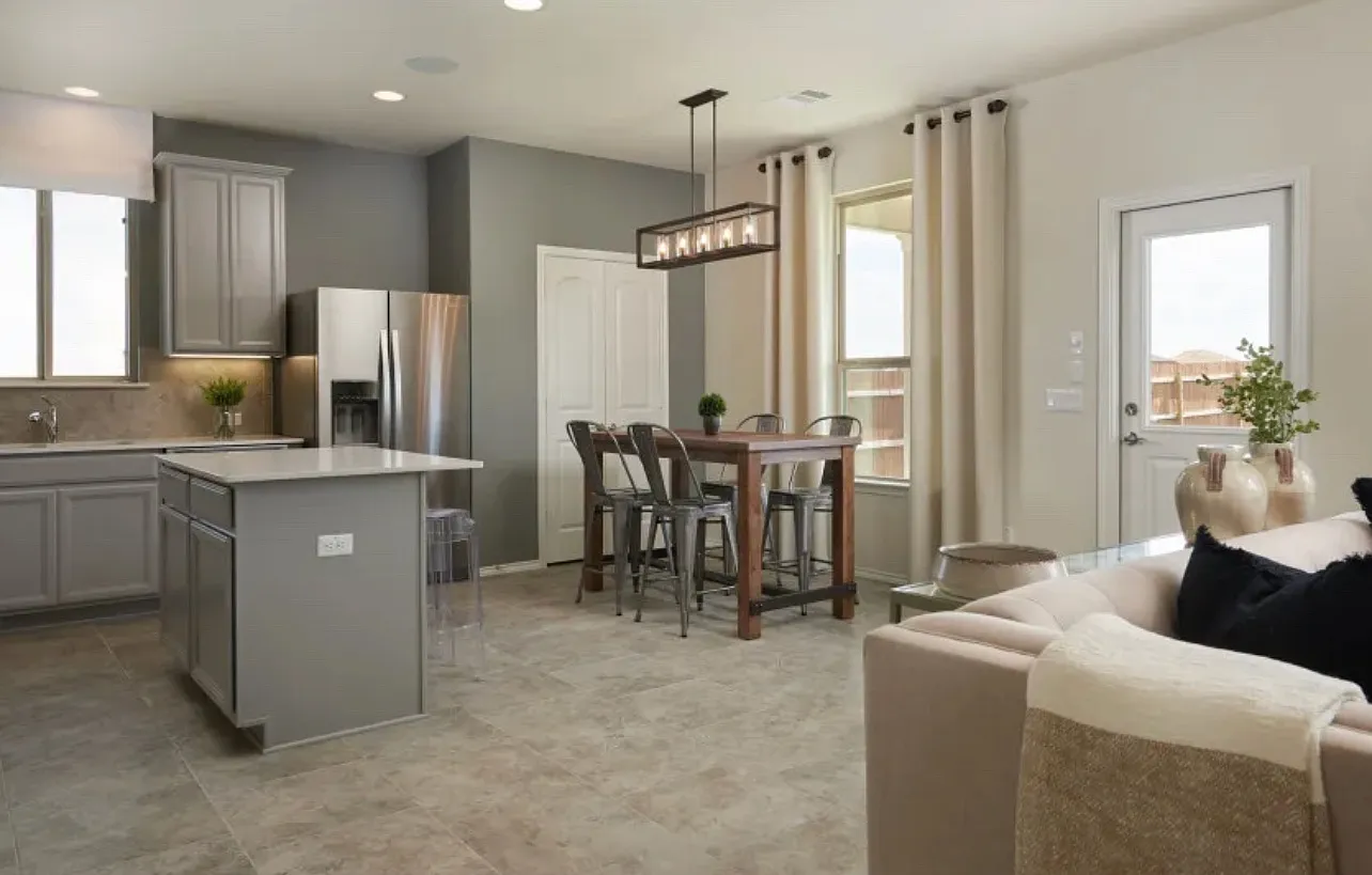 4 bed, 2330 sqft, $3,000 — Photo 4