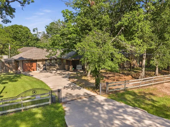 10985 Woods Ln, Cleveland, TX 77328