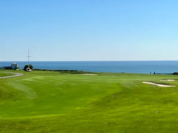 4 Cliffside Dr, Plymouth, MA 02360