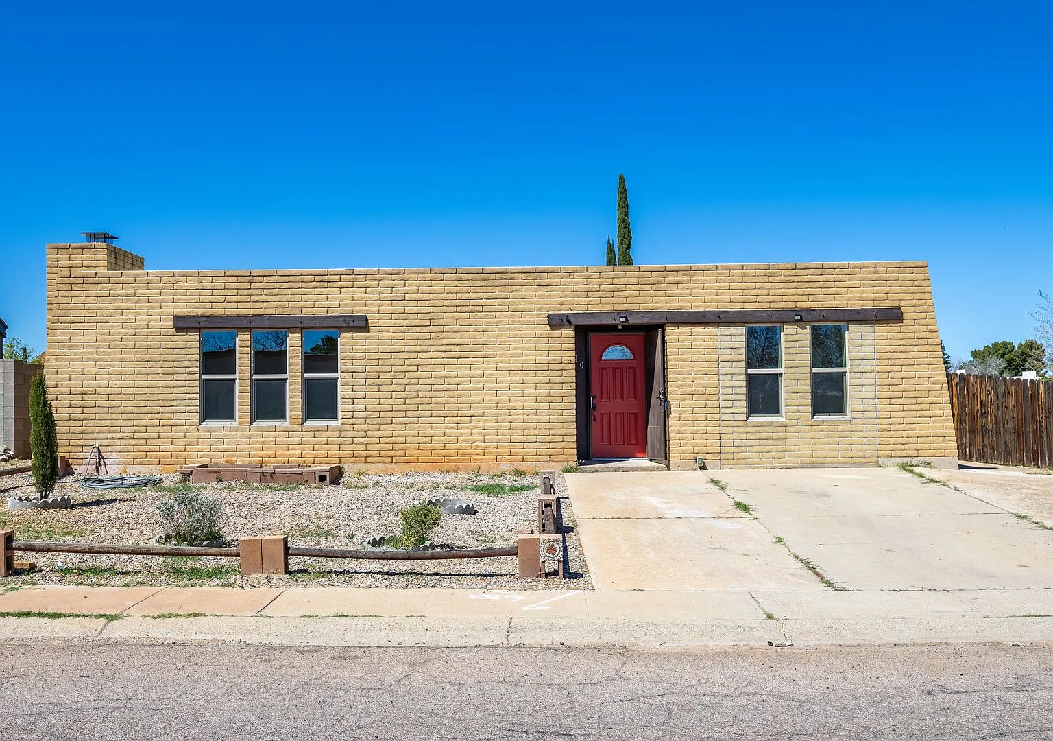 Corner Lot In Sierra Vista — Photo 1