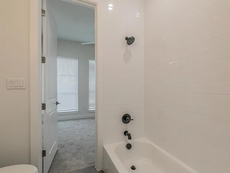 682 W Main St — Photo 13