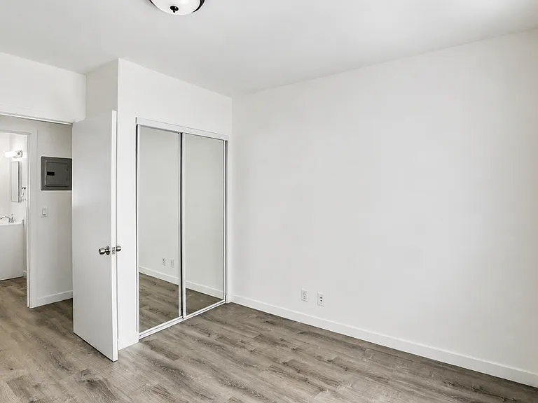 212 W Elk Ave #2 — Photo 5