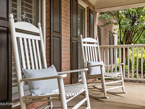 3rd image of 9179 Hemingway Grove Cir