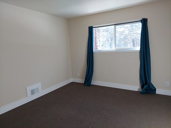 3rd image of 949 Sunset Dr #C